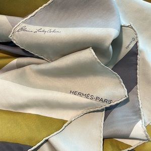 HERMES Center Rhyme silk scarf designed by Elaine Lustig Cohen in limited  color